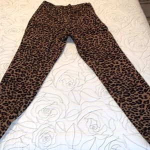 Leopard print skinny pants